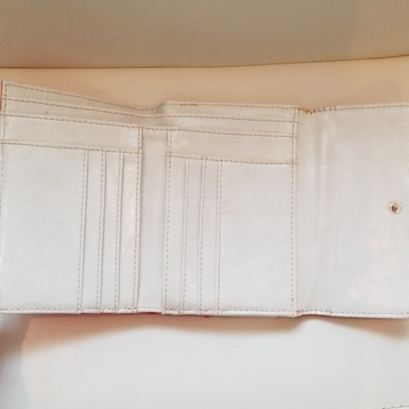 Guess Wallet Bi-Fold - Picture 2 of 4